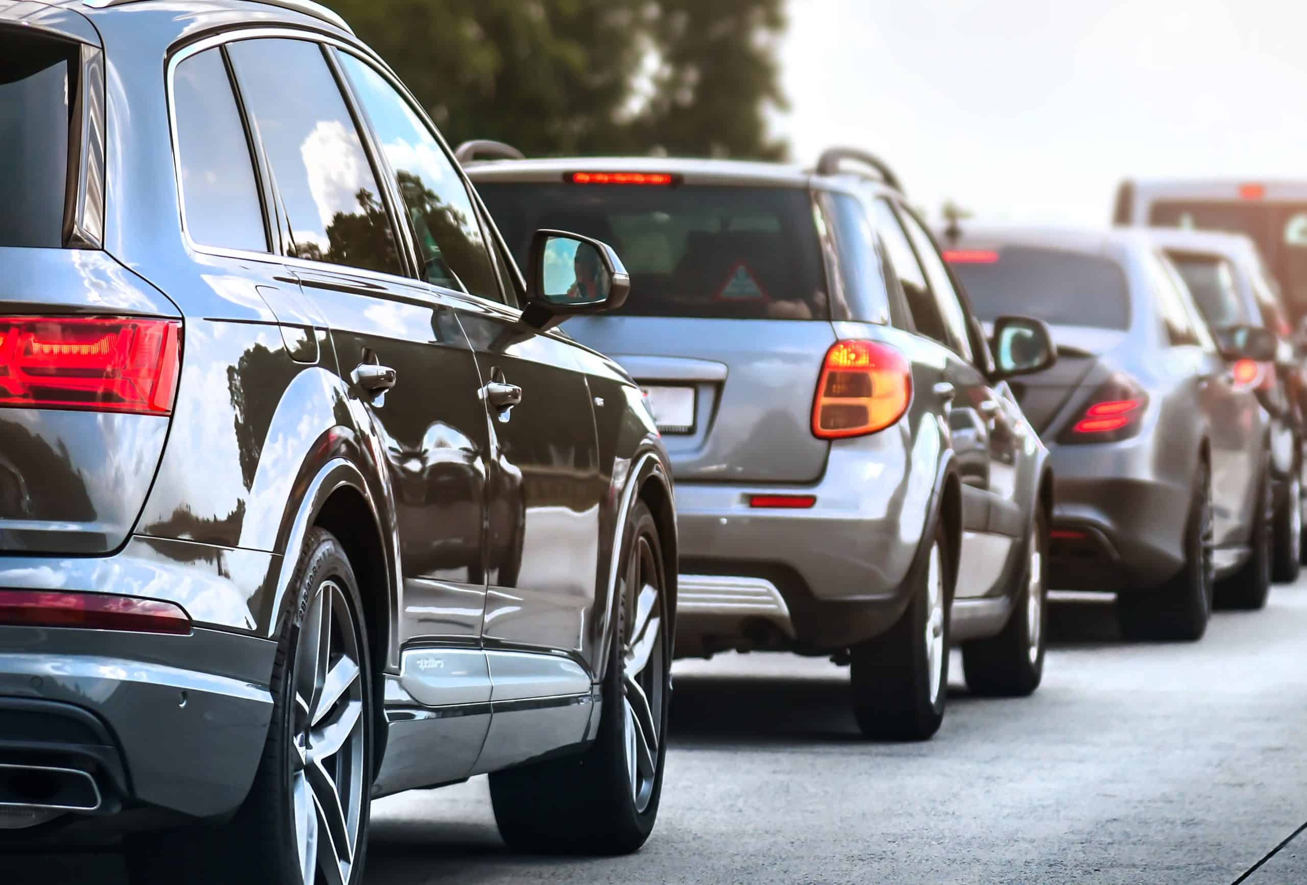 Carros em trânsito