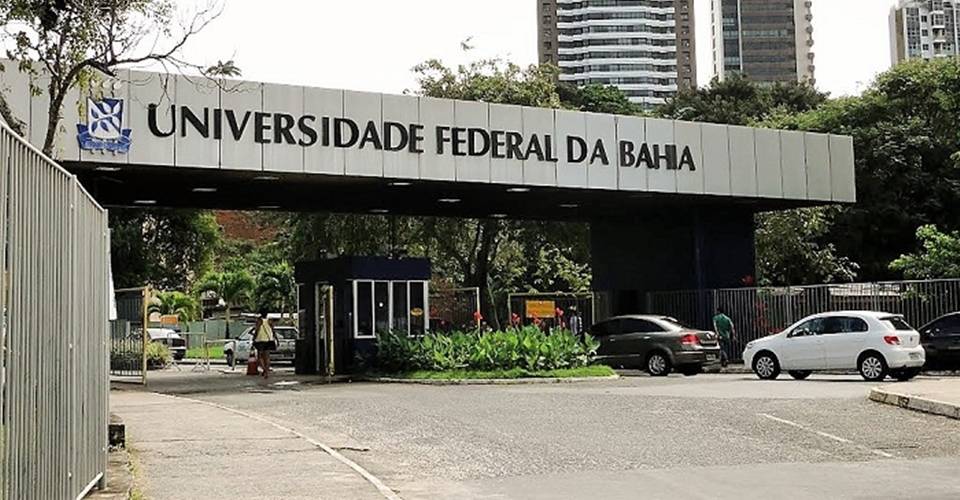 Professores da Ufba mantêm greve por tempo indefinido