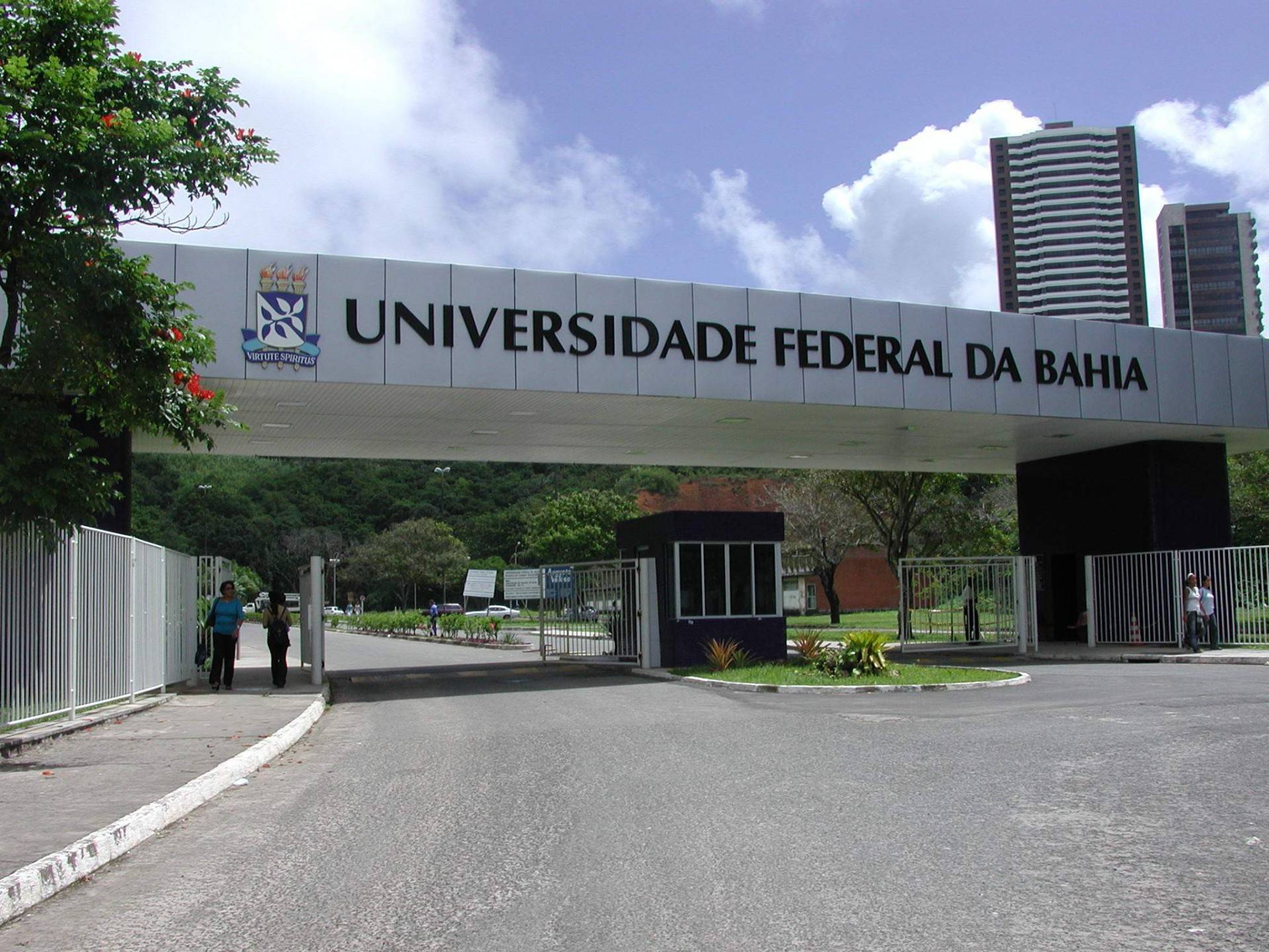 Professores da UFBA marcam nova assembleia para decidir encerramento da greve.