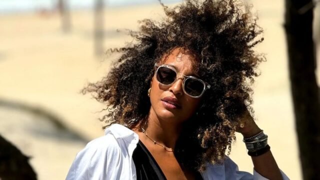 
Sheron Menezzes ostenta corpaço ao usar maiô cavado: “Perfeita”
