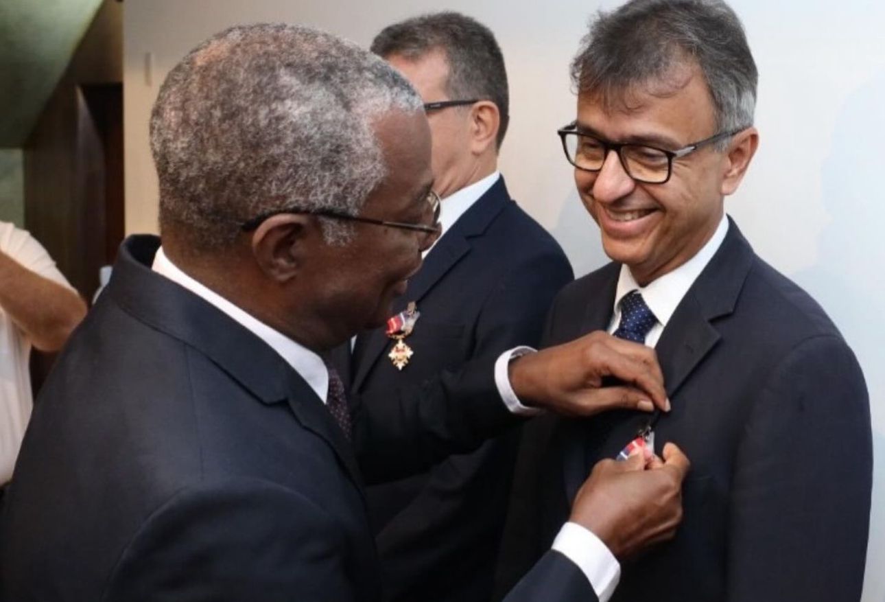 André Curvelo recebe Medalha do Mérito da Casa Militar do Governador