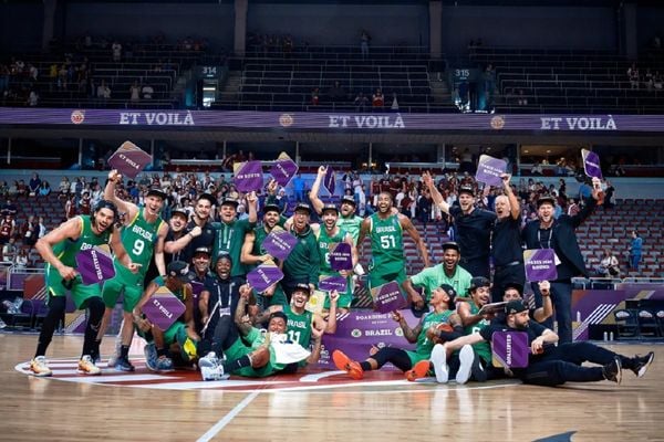 Brasil vence Letônia e se classifica para Paris 2024 no basquete