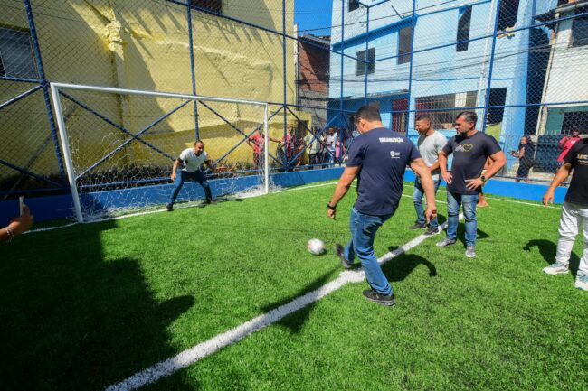 Bruno Reis inaugura 56º campo de grama sintética de Salvador na Estrada das Barreiras