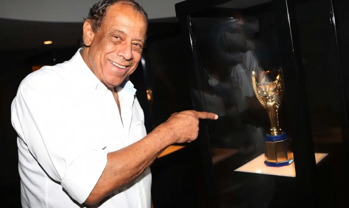Capitão da Seleção de 1970, Carlos Alberto Torres completaria 80 anos nesta quarta