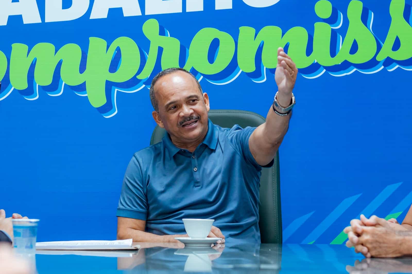 Elinaldo assina contrato para Minha Casa, Minha Vida.