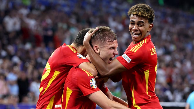 Espanha vence a França por 2 a 1 e está na final da Eurocopa