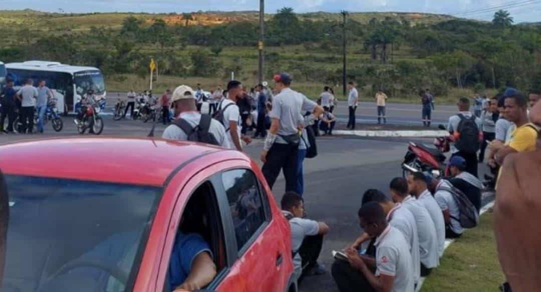 Funcionários da antiga Tecsis param atividades