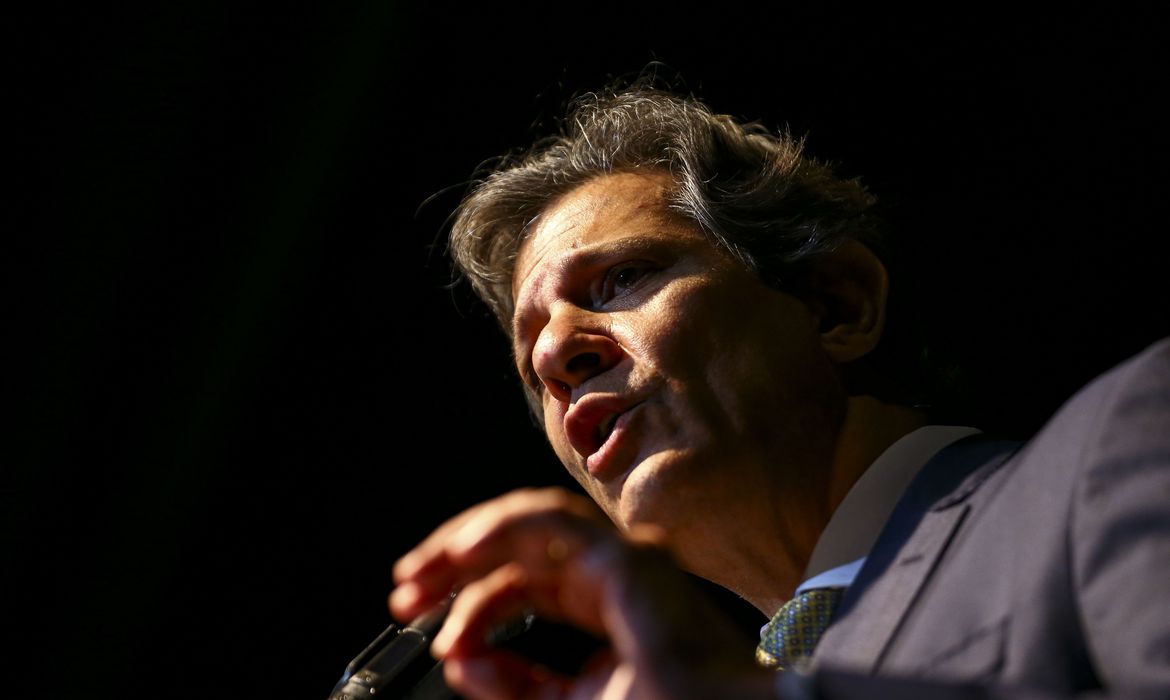 Haddad anuncia R$ 25,9 bilhões em cortes de despesas obrigatórias