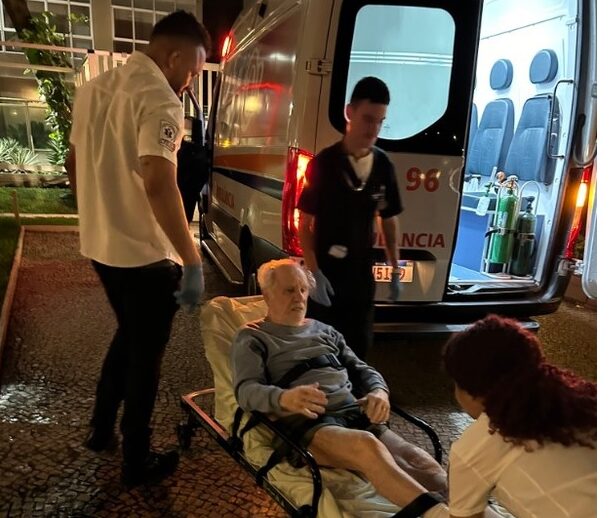 Ídolo do Bahia, Evaristo de Macedo sofre queda em casa e quebra fêmur e quadril