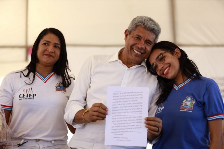 Jerônimo entrega obras que somam R$ 62 milhões em investimentos em Santa Maria da Vitória