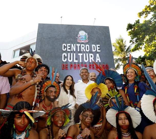 Jerônimo entrega reforma do Centro Cultural de Porto Seguro