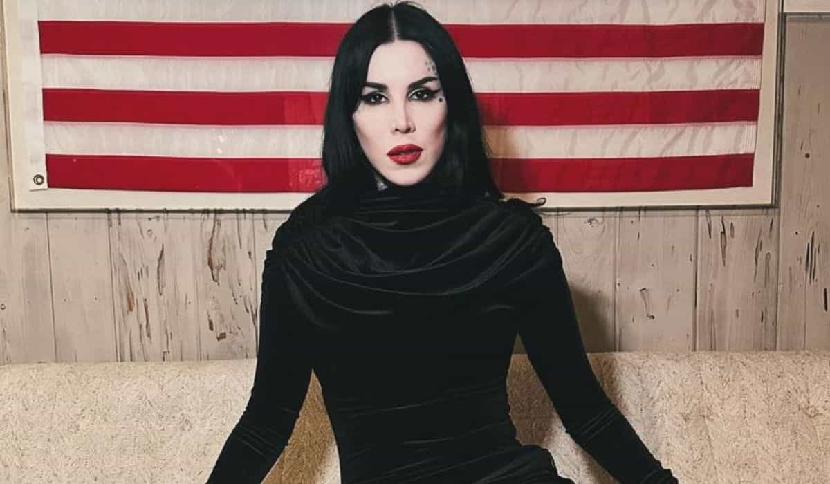 Kat Von D cobre suas tatuagens após se converter ao cristianismo