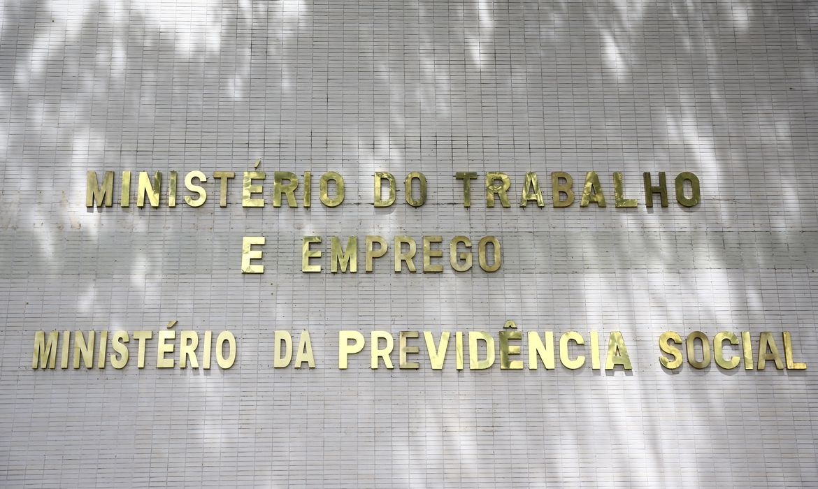 Ministério do Trabalho notifica sindicatos para atualizar registro