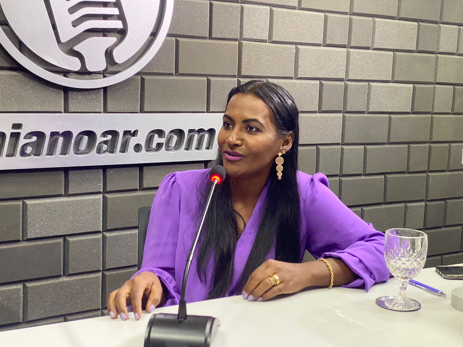 Professora Angélica rebate acusação de invasão de terras ASSISTA