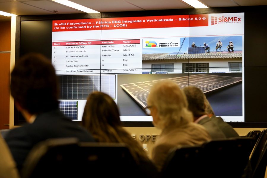 Governo do Estado firma protocolo para instalação de fábrica de placas solares em Camaçari