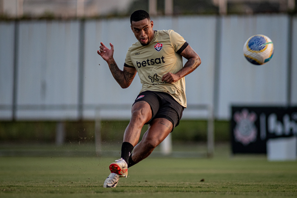 Vitória recebe o Criciúma no Barradão e busca distância da zona
