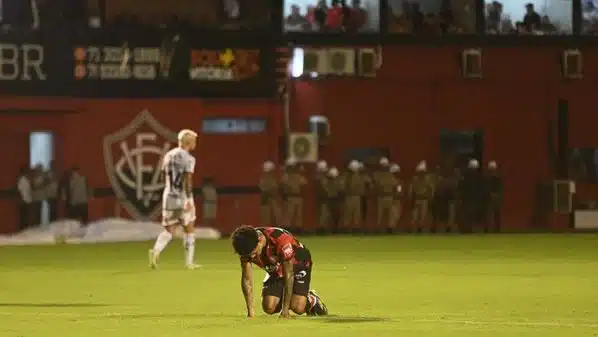 Vitória leva 2 a 1 do Flamengo e permanece no Z4 do Série A