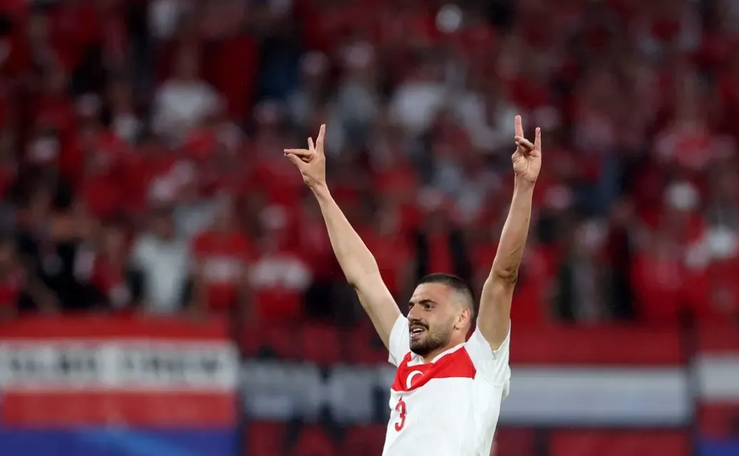 Zagueiro da Turquia é suspenso por fazer gesto extremista na Eurocopa