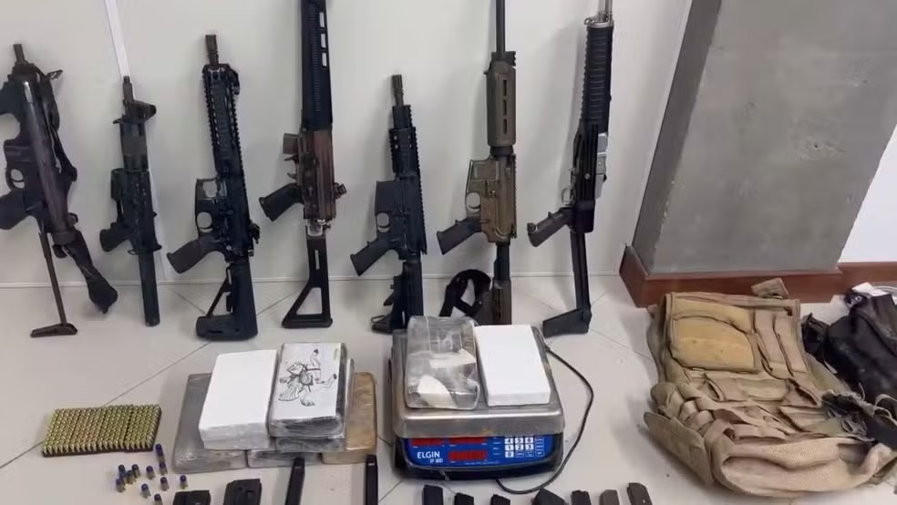 Operação desmantela arsenal em bunker em Lauro de Freitas