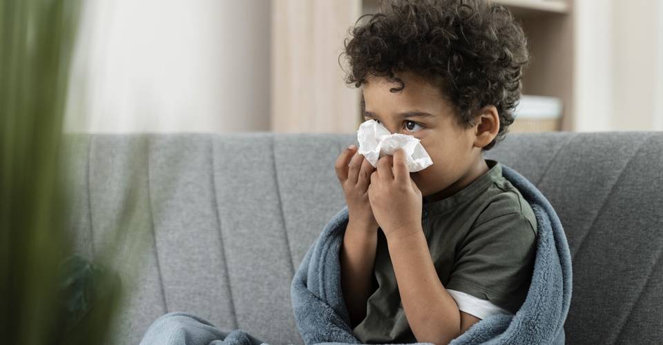 Dicas para evitar crises de rinite e otite no inverno.