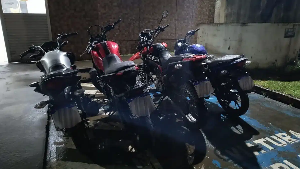 Polícia Militar detém quadrilha de desmanche de motos em Salvador.
