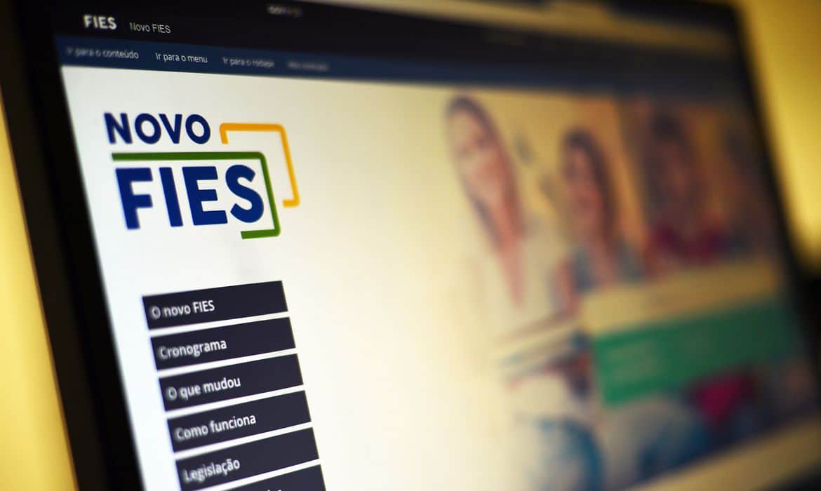 MEC lança edital de inscrições para o Fies