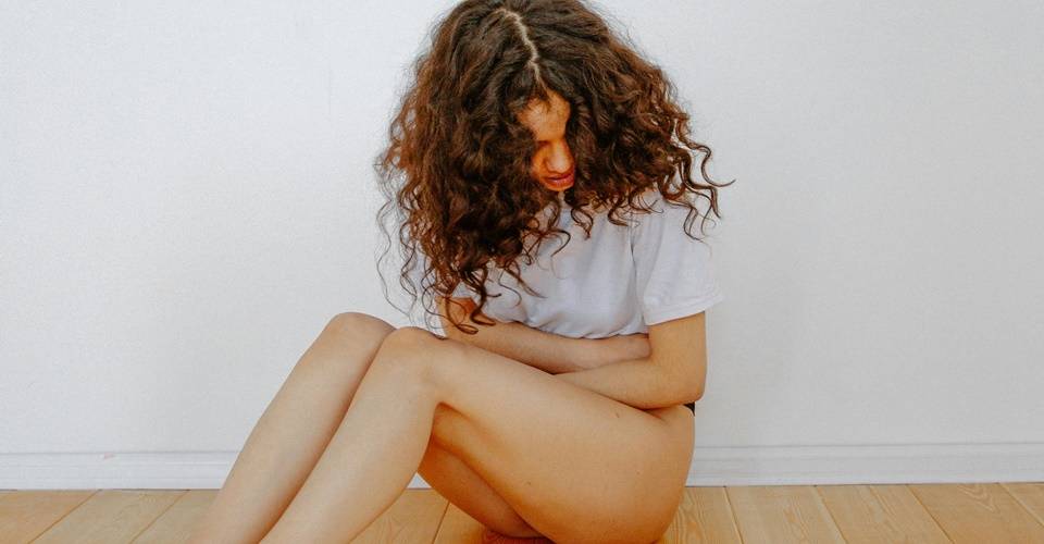 Orientação de especialista para diagnóstico e tratamento da endometriose na adolescência.