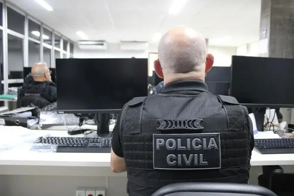 Suspeito é detido em Ilhéus por perseguição a mulheres em app de namoro