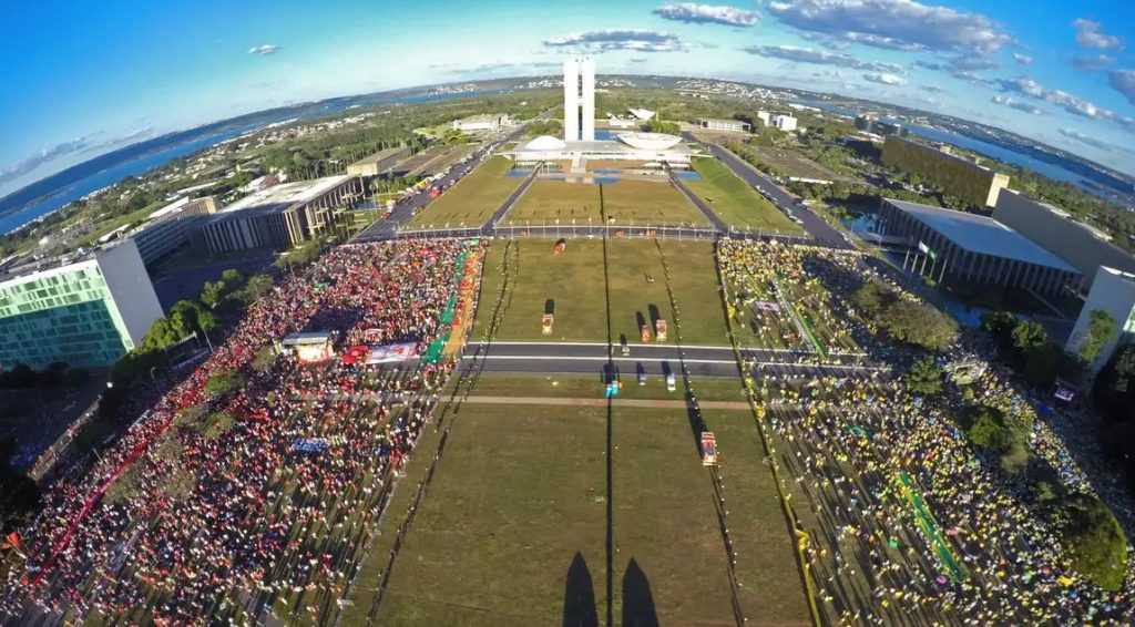 Seis projetos brasileiros aprovados em chamada para estudos sobre democracia, governança e confiança: confira a lista completa