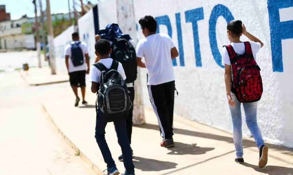 Análise mapeia desafios e descobertas de gênero entre jovens das periferias