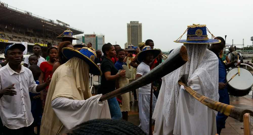 Arte terapêutica na África: processo de cura do trauma colonial