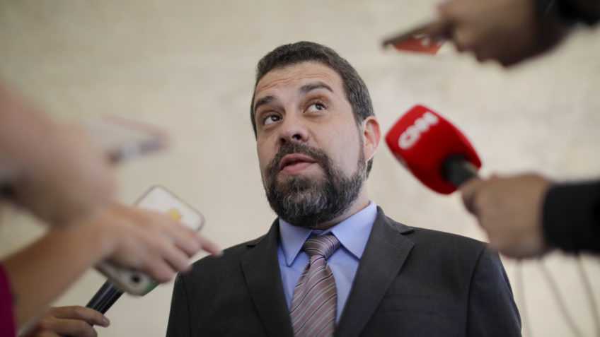 Boulos demite produtora responsável por hino nacional em linguagem neutra