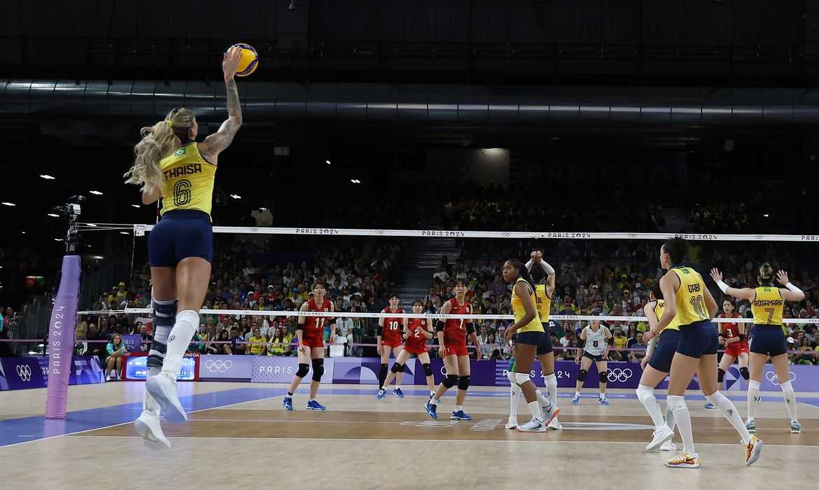 Jogos de Paris: Brasil vence Japão por 3 a 0 no vôlei feminino