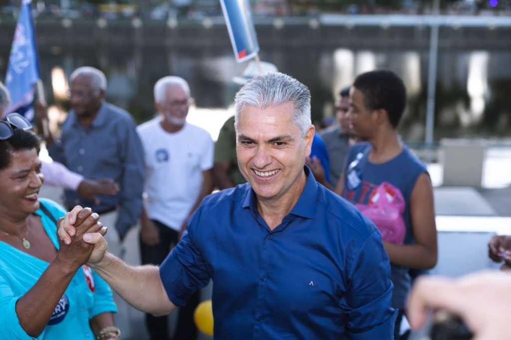 Doutor Isaac inicia campanha para prefeito de Itabuna com caminhada no Santo Antônio