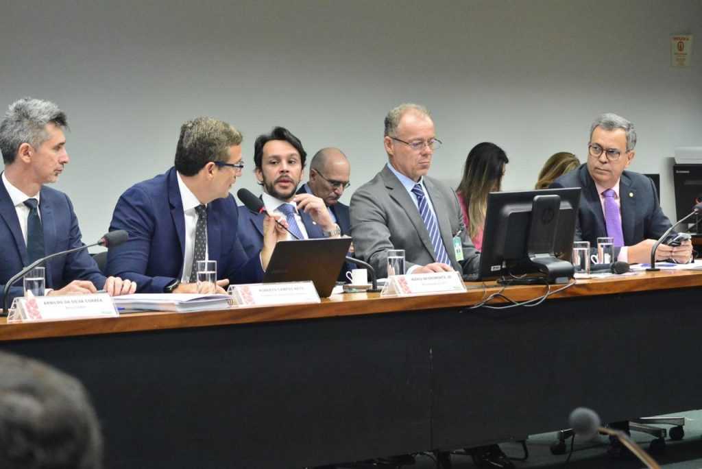 Félix cobra de Campos Neto que Banco Central ouça setor produtivo antes de definir taxa de juros