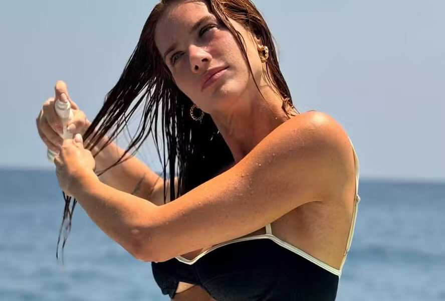 Giovanna Ewbank arrasa com fotos na praia e diverte fãs: ‘Foi mal tô de férias’