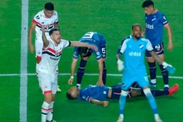 Jogador do Nacional, Izquierdo apresenta 'quadro neurológico crítico' e respira por aparelhos