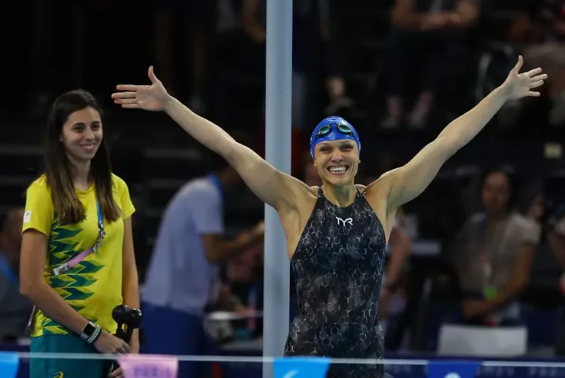 Paralimpíada: Carol Santiago é ouro nos 100m costas e faz história para o Brasil