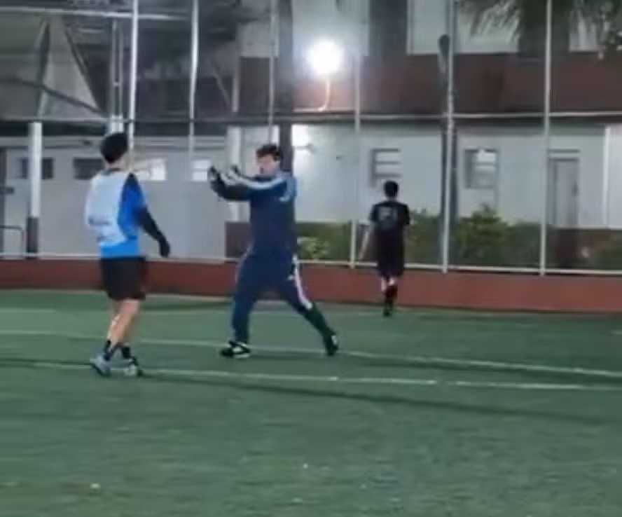 Vídeo: Sem clube, Fernando Diniz aparece em vídeo treinando time universitário