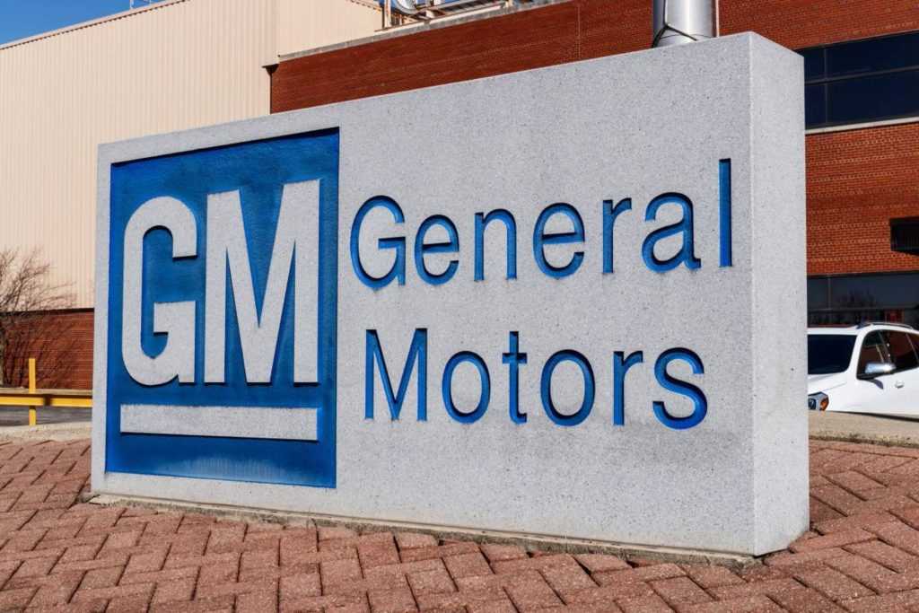 GM deve demitir mais de mil funcionários em todo o mundo, diz jornal