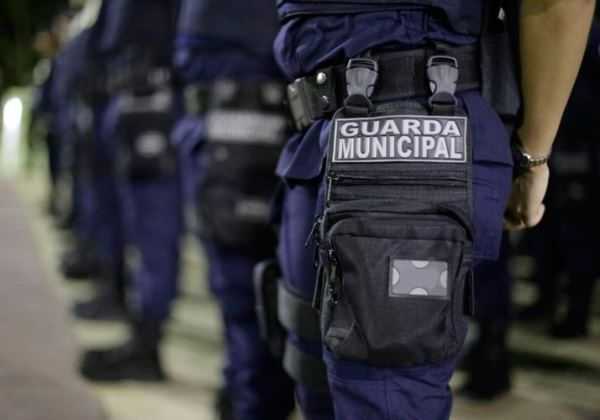 Guarda Civil Municipal captura agressores de torcedores do Vitória por torcedores do Bahia.