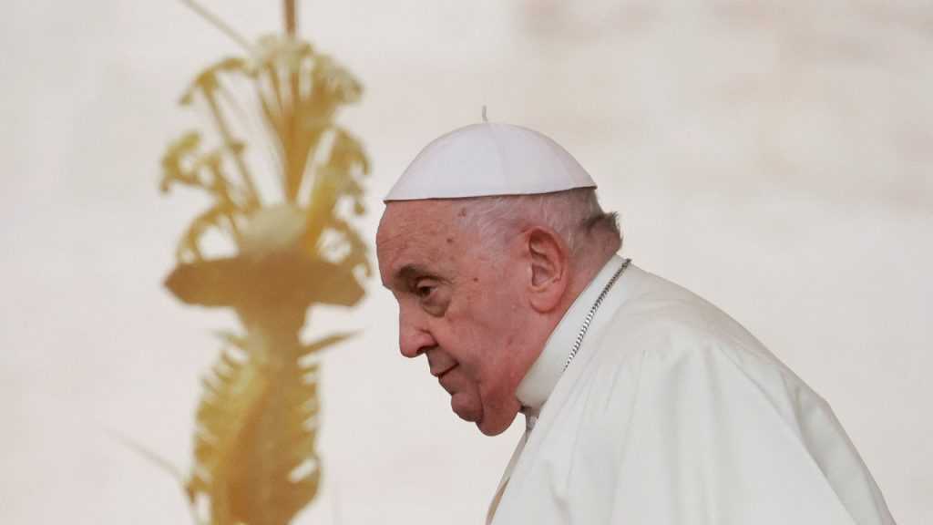 Papa apresenta condolências à mãe de refém israelita morto, intitulado de "Mártires"
