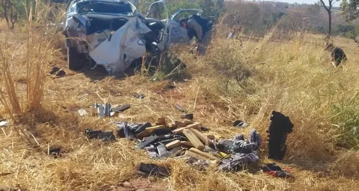Acidente de carro de traficante deixa droga na pista em MG