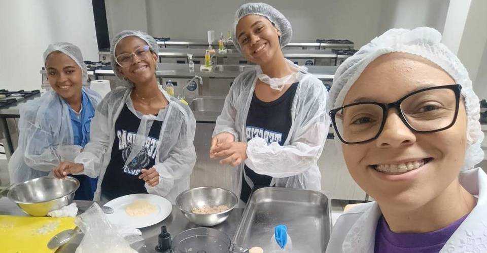 Faculdade de Salvador promove Feira de Profissões para orientar jovens na carreira