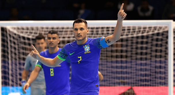 Brasil aplica 3 a 2 na Ucrânia e está na final da Copa do Mundo de Futsal
