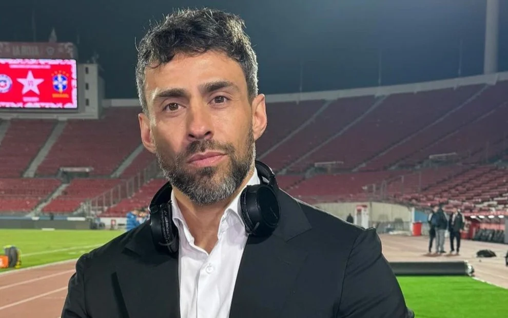Ex-jogador chileno Valdivia é detido após denúncia de crime sexual