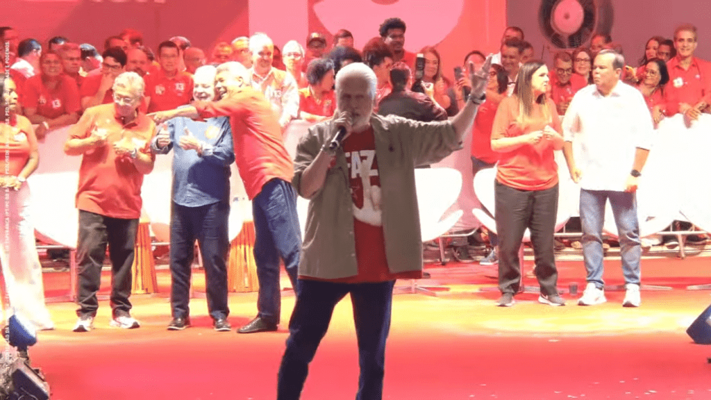 Wagner pede apoio de eleitores em comício de Caetano para "boca de urna"