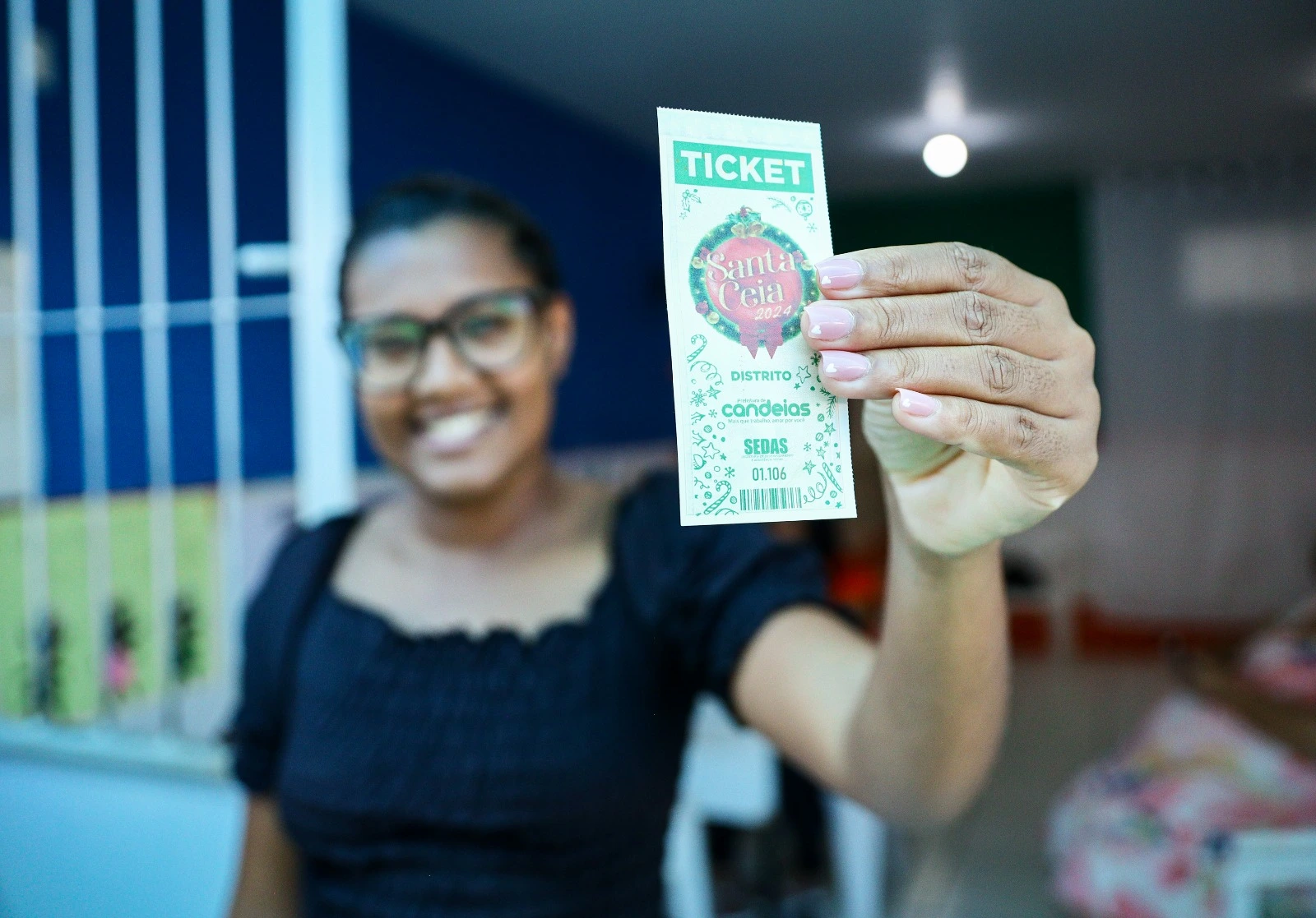 Beneficiários dos distritos começam a receber os tickets da Cesta Natalina