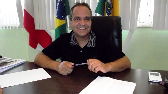 Eures Ribeiro renuncia a mandato para ser prefeito de Bom Jesus da Lapa