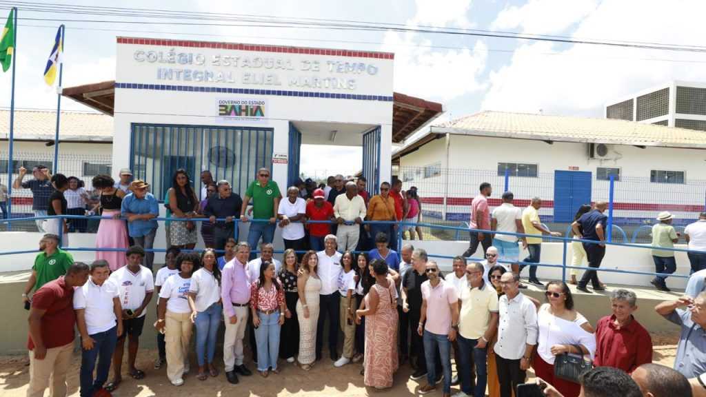 Governo do Estado entrega Colégio de Tempo Integral em Ouriçangas e autoriza novas obras na unidade